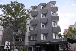 A Hotels & Suite